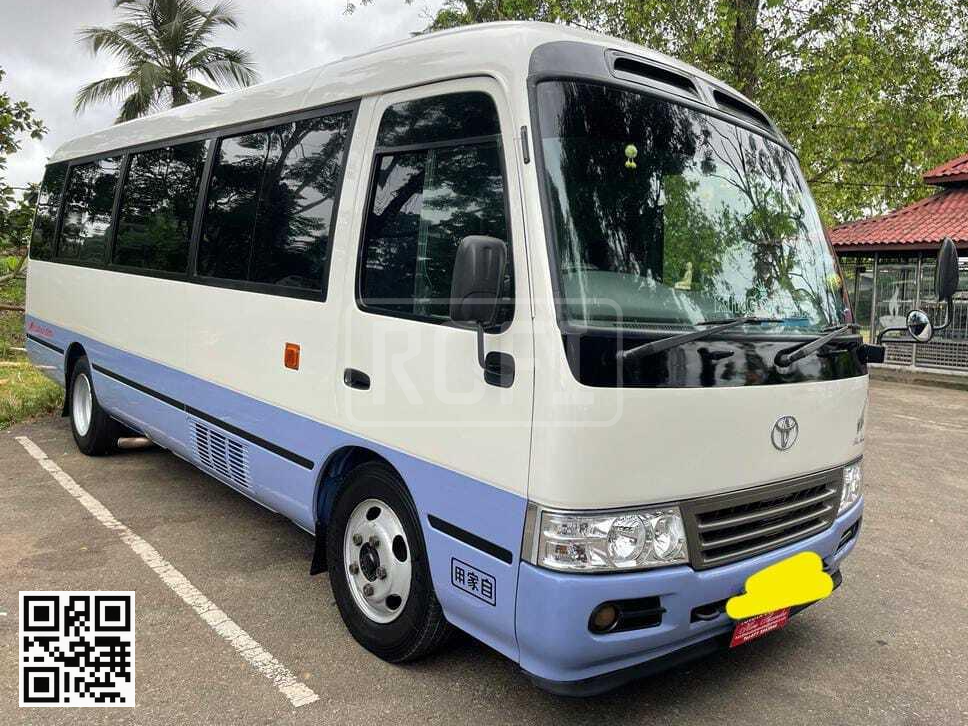 Toyota Coaster for rent in Athurugiriya