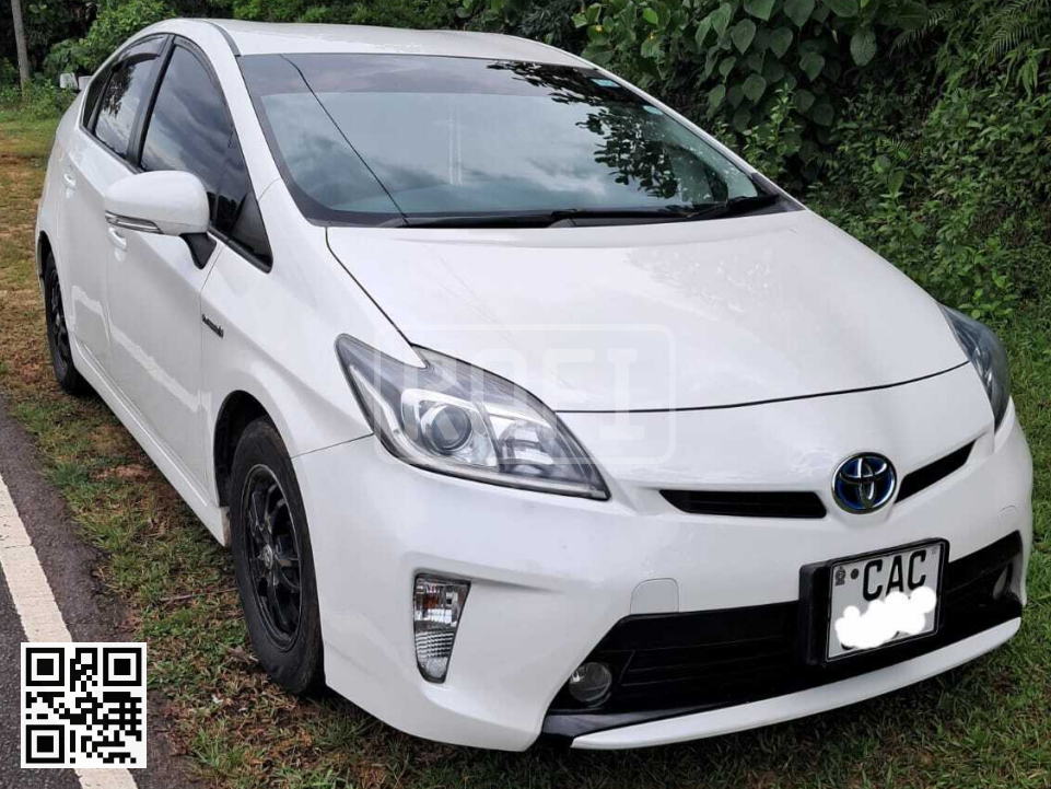 Toyota Prius for rent in Moratuwa