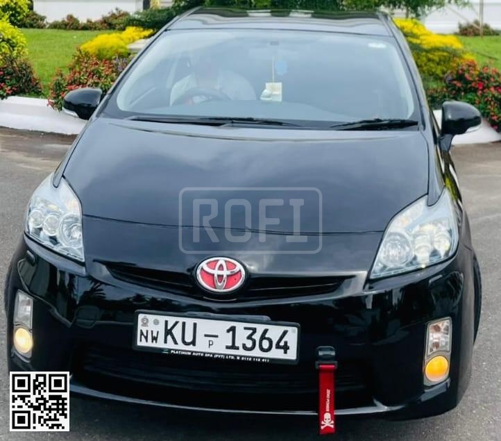Toyota Prius for rent in Wennappuwa
