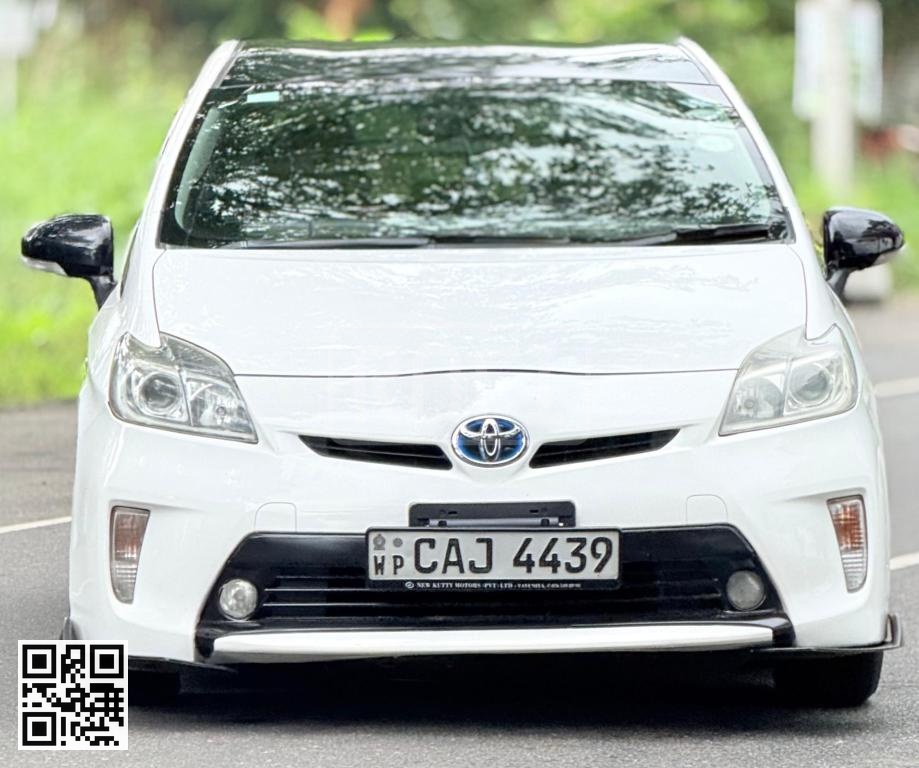 Toyota Prius for rent in Vavuniya