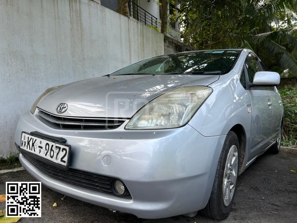 Toyota Prius for rent in Battaramulla