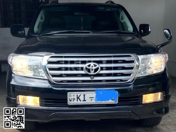 Toyota Landcruiser for rent in Dehiwala