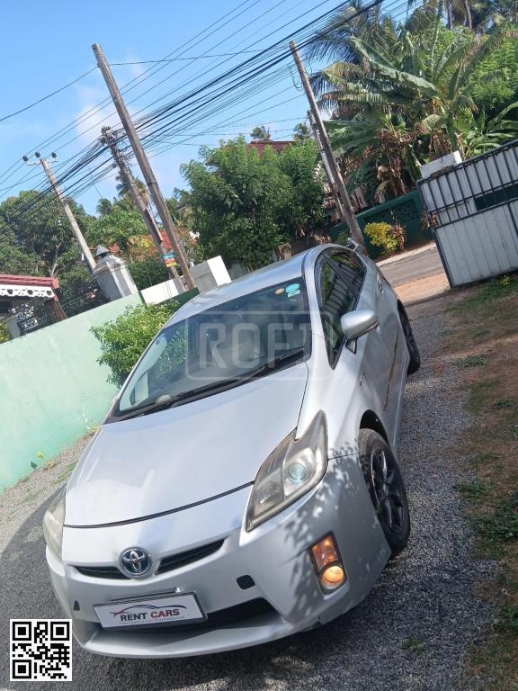 Toyota Prius for rent in Wennappuwa