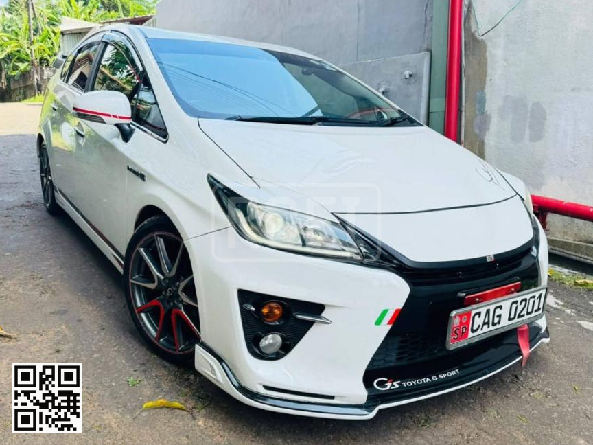 Toyota Prius for rent in Wennappuwa