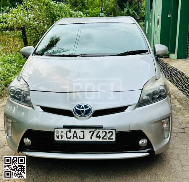 Toyota Prius for rent in Pannipitiya