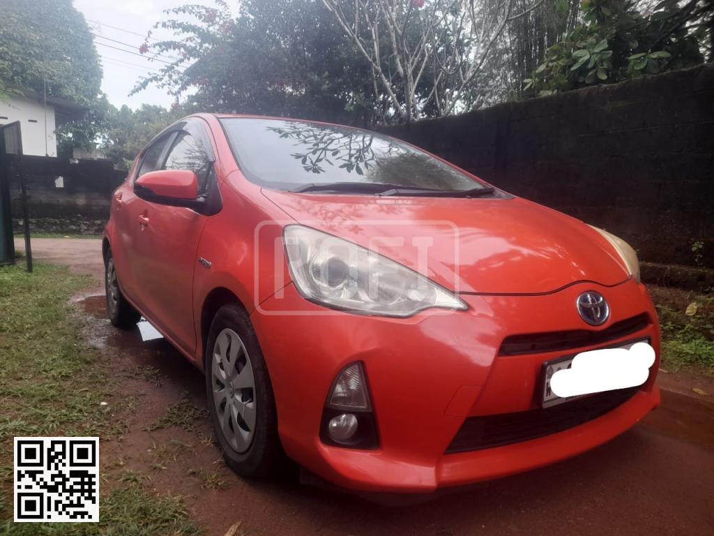 Toyota Aqua Hybrid for rent in Kiribathgoda