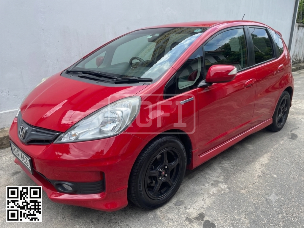 Honda Fit Hybrid for rent in Colombo 5