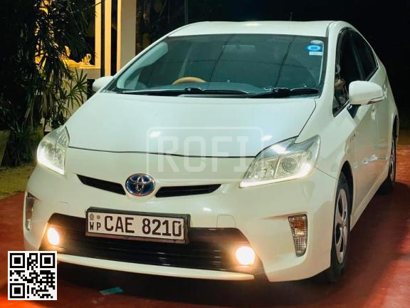 Toyota Prius for rent in Homagama