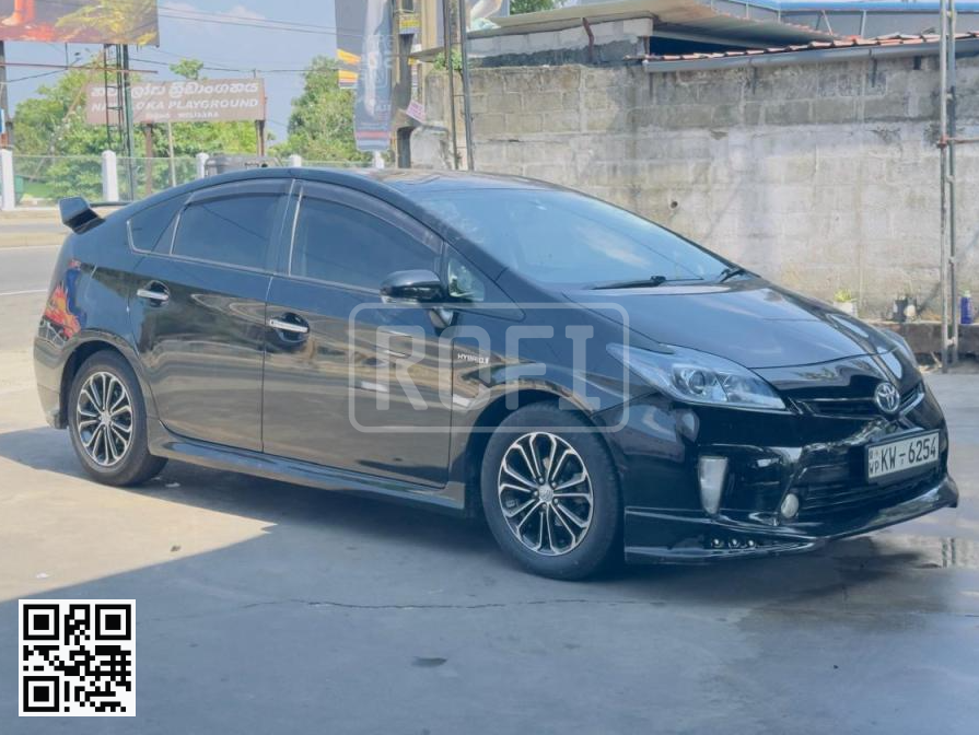 Toyota Prius for rent in Ragama