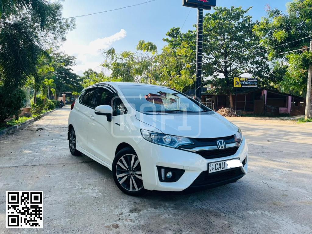 Honda Fit for rent in Akkaraipattu