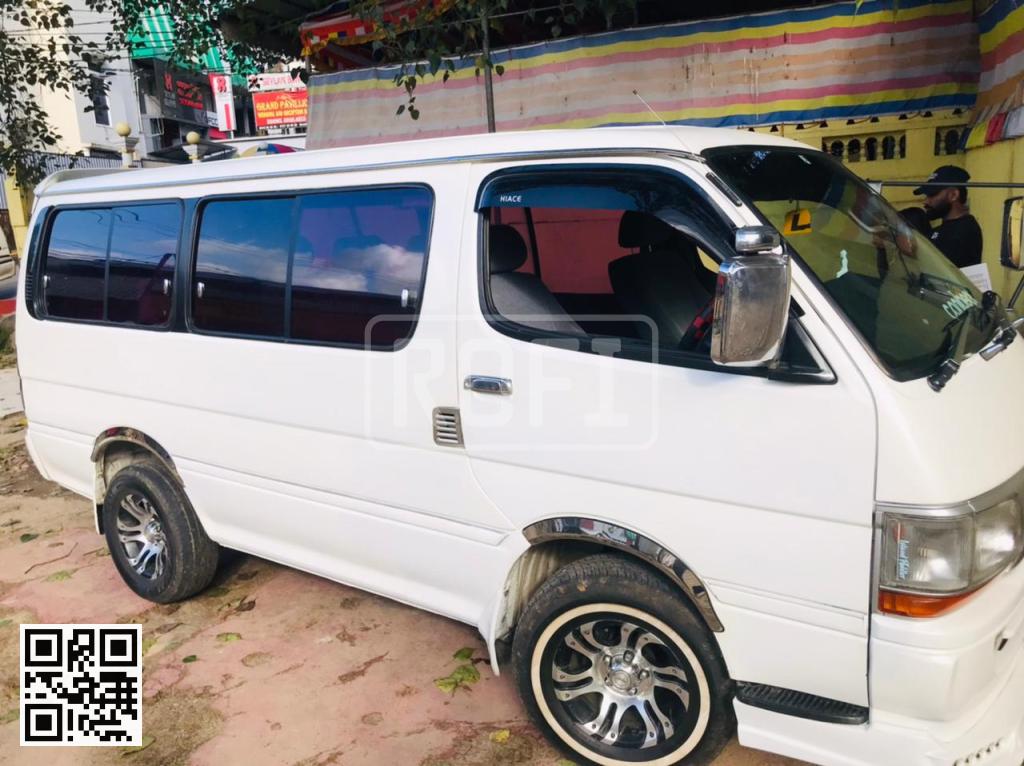 Toyota Hiace for rent in Colombo 15