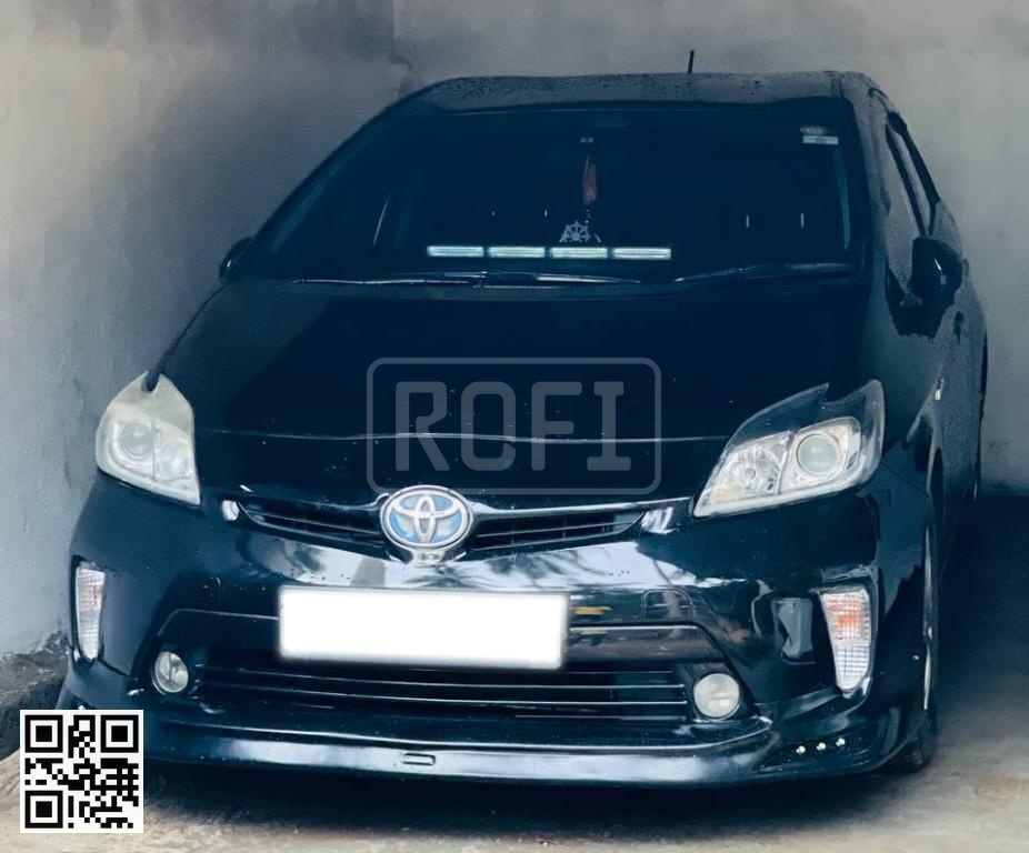Toyota Prius for rent in Habaraduwa