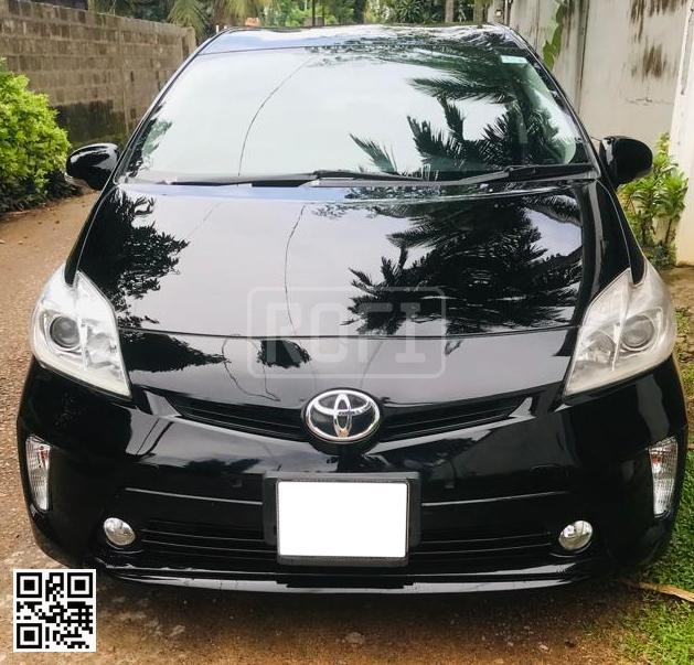 Toyota Prius for rent in Kaduwela